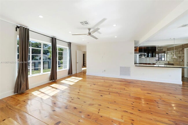 Foto del edificio - 501 NW 45th St