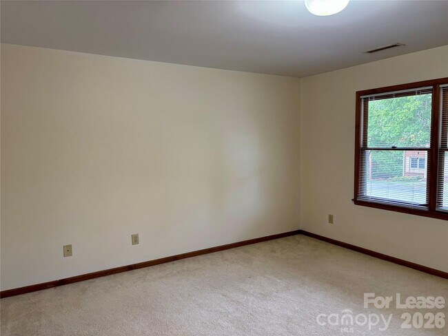 Foto del edificio - 153 Hillcrest Dr