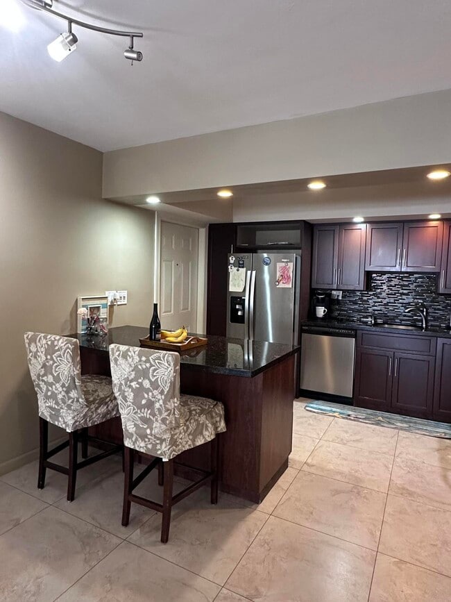 Foto del edificio - 3121 NE 51st St