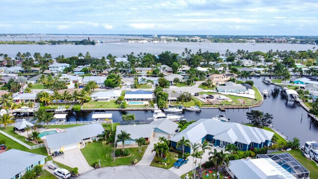 Foto del edificio - 1360 SW Albatross Way