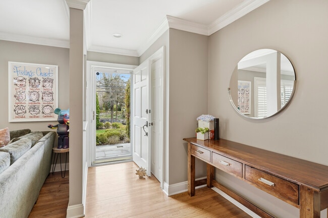 Foto del edificio - 221 Mamaroneck Rd