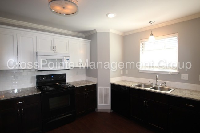 Building Photo - 3 bedroom duplex near UT Tyler