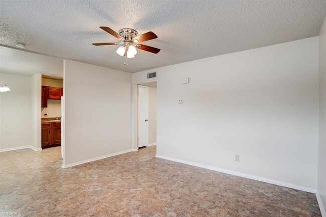 Building Photo - 2 br, 1 bath 4plex - 19221 San Marcos Hwy ...