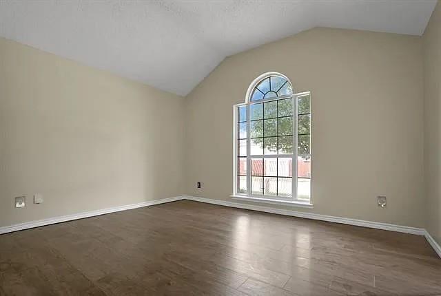 Foto del edificio - 827 Cornell Ln