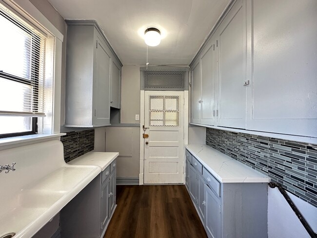 Foto del edificio - 3123 N Hamlin Ave