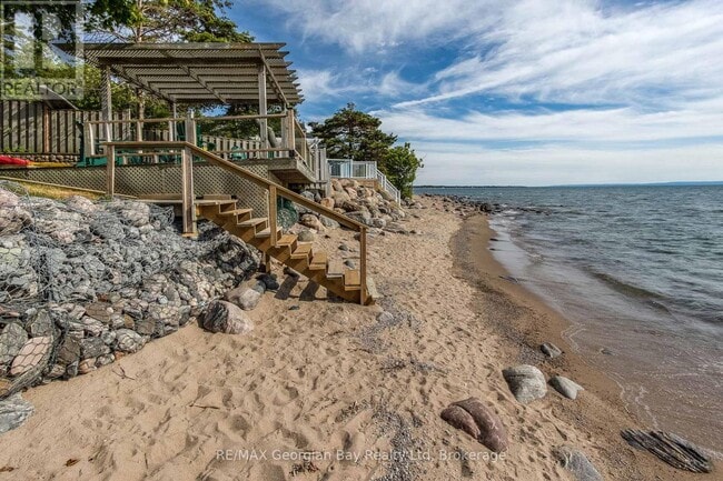 Building Photo - 16 Yarwood Rd