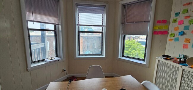 Building Photo - Great Location! B-Line Packard's Corner To...