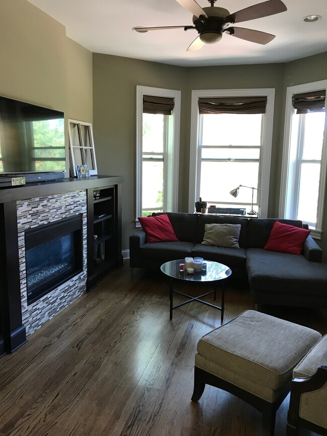 Living room with fireplace - 2327 N. Geneva Ter