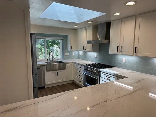 Building Photo - Almaden - Exectuve style 3 bedroom 2 bath ...
