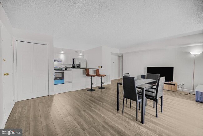 Foto del edificio - 3808 Laramie Pl