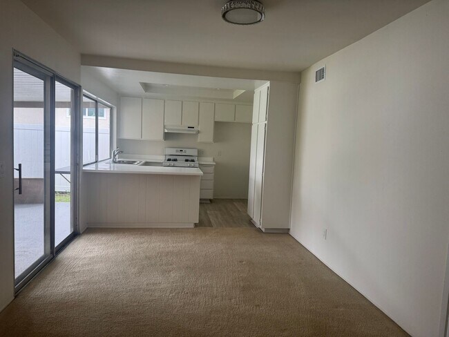 Foto del edificio - 4 bedroom/2 bath Lemon Grove home