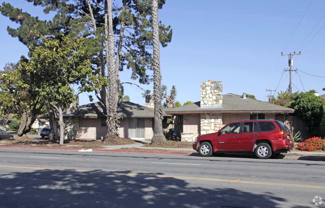 Building Photo - 1010 W Alisal St