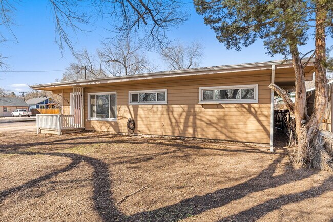 Building Photo - 2204 Cooper Ave