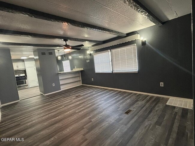 Building Photo - 228 Territory Dr