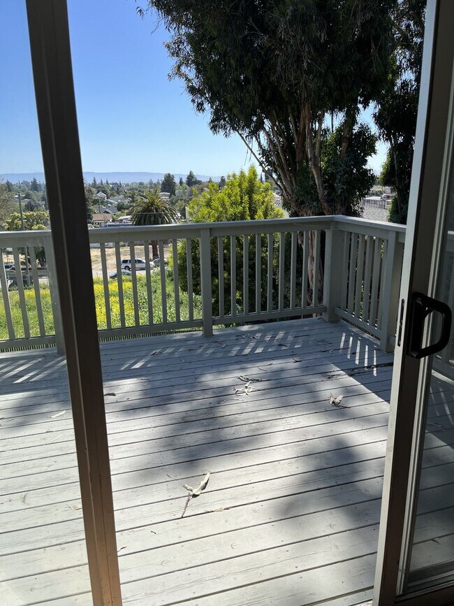 Building Photo - **$750 Move-in Special**Spacious Two Bedro...