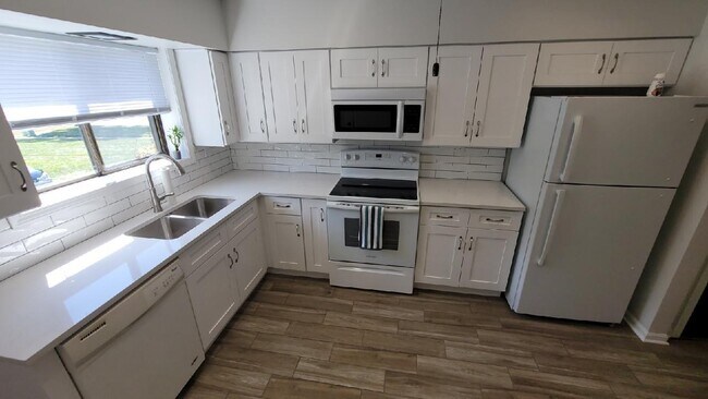 Building Photo - 1228 Whispering Hills Ct