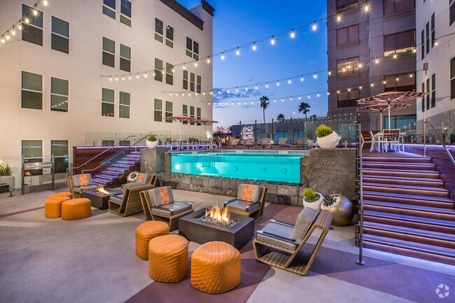 Outdoor Infinity Pool | The Mix at CTR City | Anaheim, CA Apartments - The Mix at CTR City