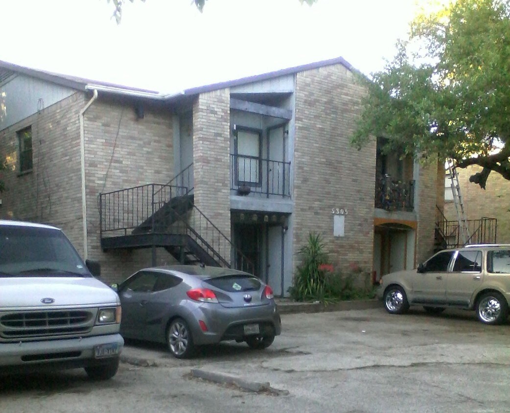 Primary Photo - 5305 Saint Georges Grn