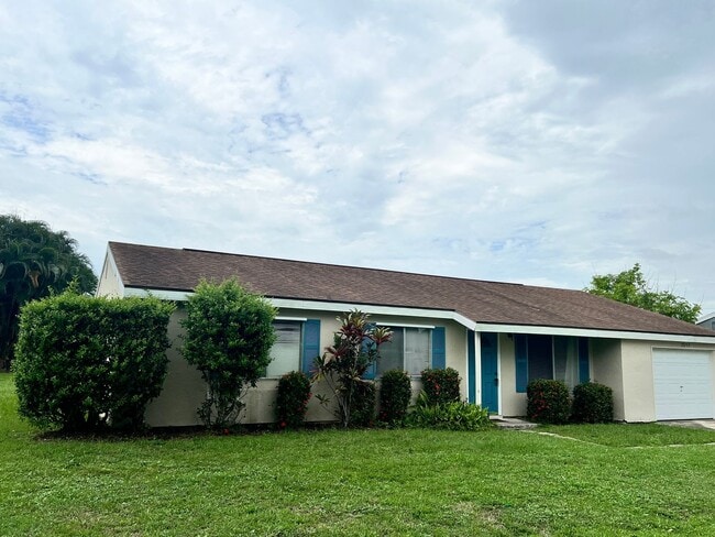 Building Photo - COZY 3 BEDROOM, 2 BATH, 1 CAR GARAGE HOME ...