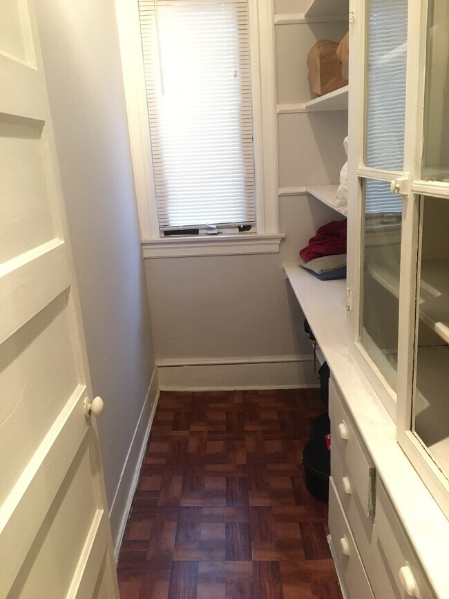 54 Oxford St Unit A3, Hartford, CT 06105 54 Oxford St Hartford, CT