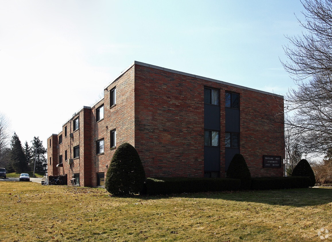 Building Photo - The Hudson At Crocker Park