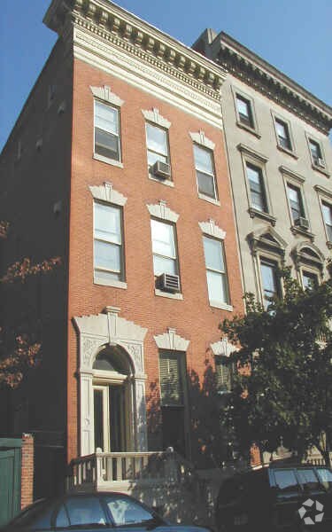 Foto del edificio - 4 E Eager St