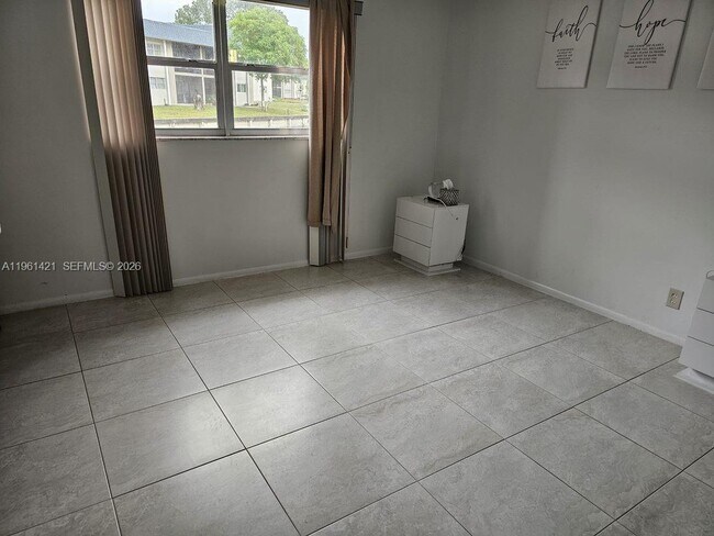 Foto del edificio - 8020 N Colony Cir