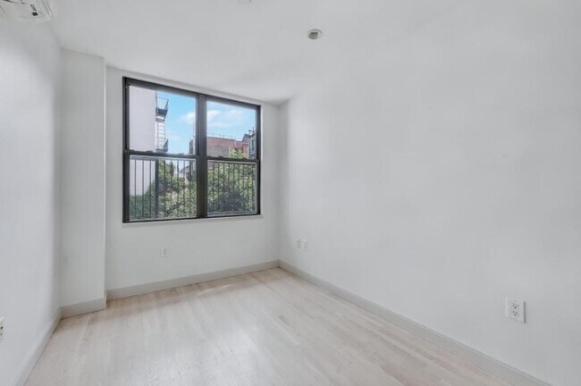 Foto del edificio - 3 bedroom in New York NY 10003
