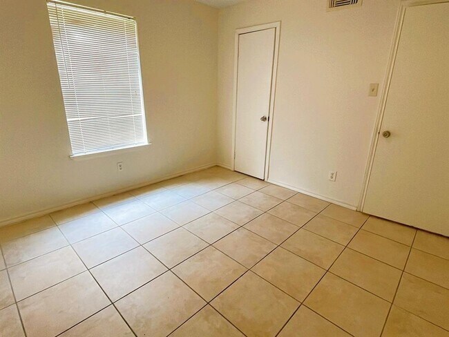 Foto del edificio - 1307 Brenda Ln