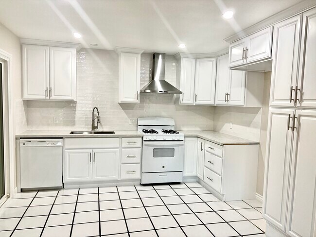 Foto del edificio - 2654 Hillsborough Pl