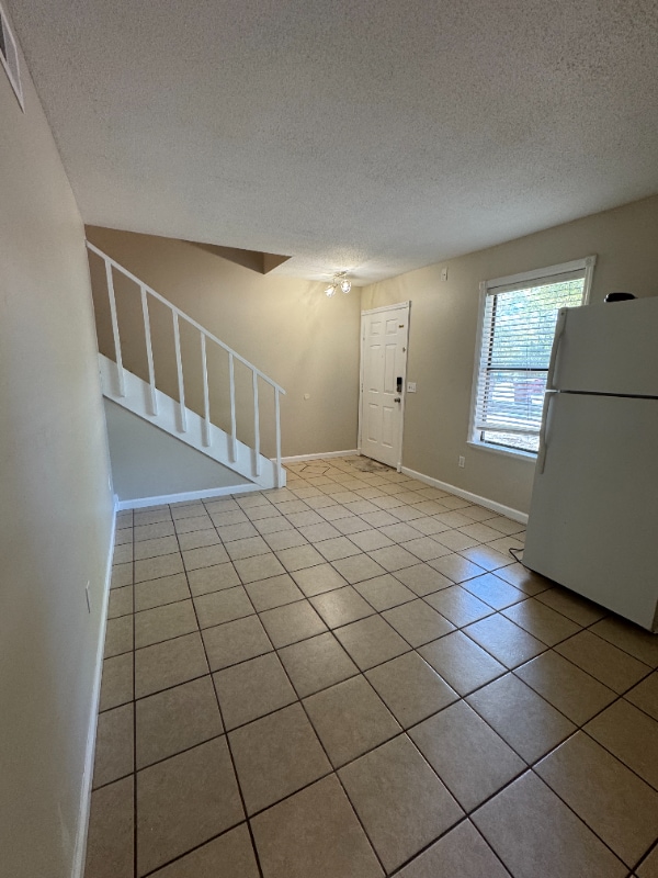Building Photo - 109 Hampton Dr