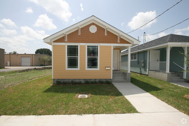 Building Photo - 1732 Huey P Long Ave