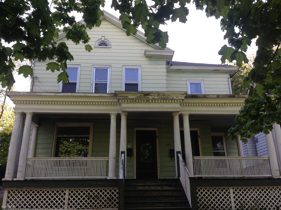 Foto principal - 3 br, 1 bath Duplex - 229 Douglas Ave Apt ...