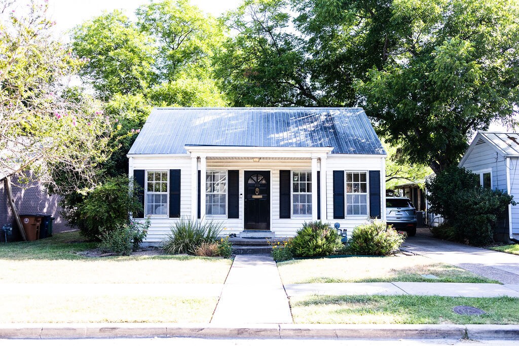 Foto principal - 915 E 38th St
