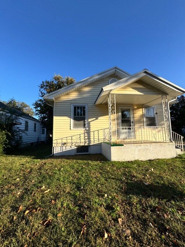 Primary Photo - 614 W 8th Ave