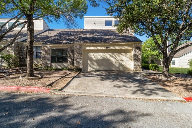 Foto del edificio - 8401 Echo Creek Ln