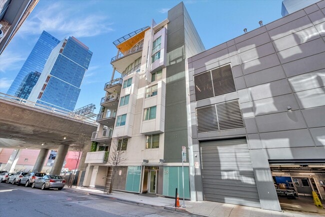 Building Photo - 69 Clementina St