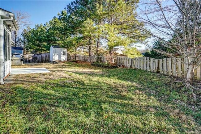 Building Photo - 7731 Blue Cedar Dr