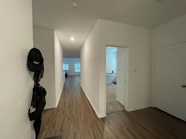 Building Photo - 613 Blanco Vista