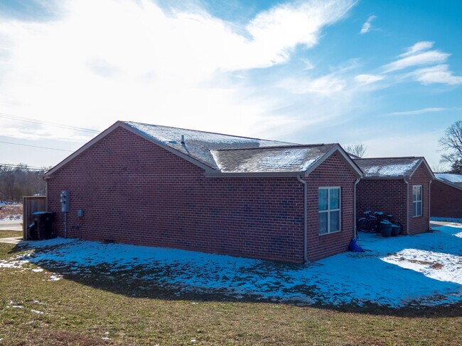 Building Photo - 802 S Old Sevierville Pike