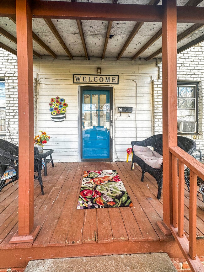 Building Photo - 210 Thurston Ave