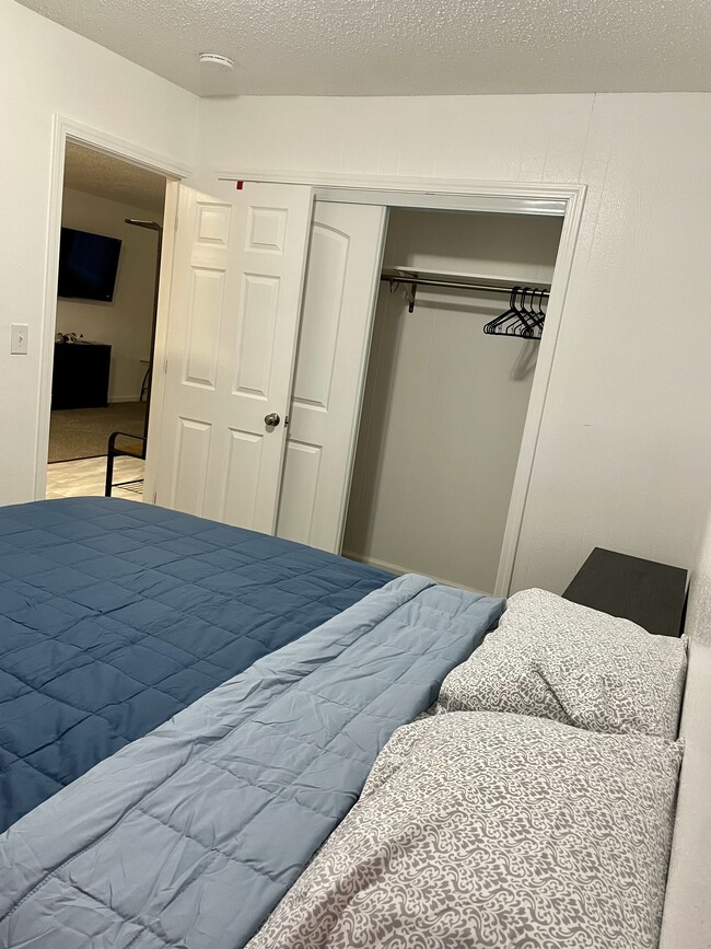 Foto del edificio - 7447 Jewel Lake Rd