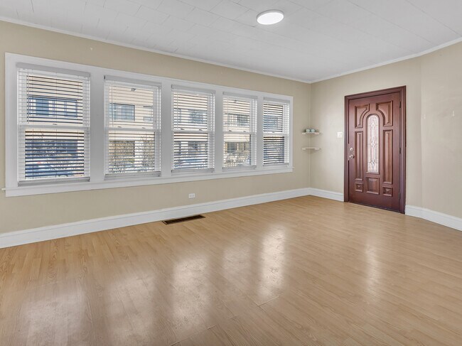 Foto del edificio - 2516 N Keeler Ave