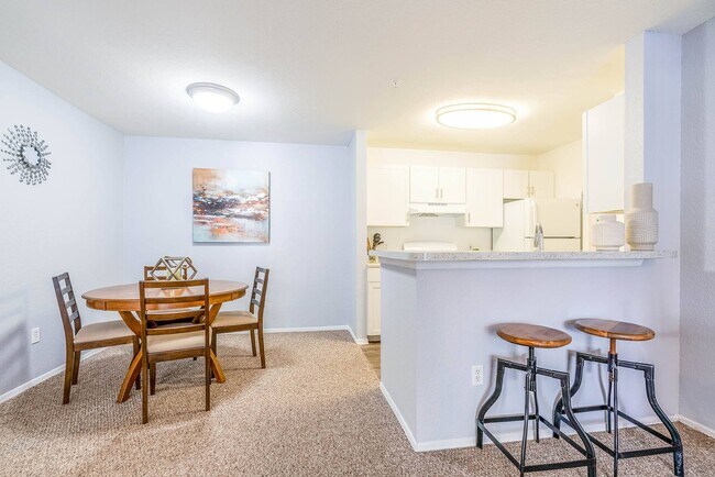 Foto del edificio - Coastline Cove Apartment Homes