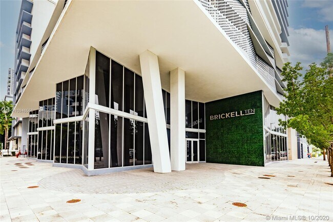 Foto del edificio - 1010 SW 2nd Ave