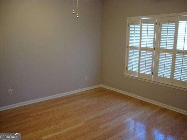 Foto del edificio - 220 Renaissance Pkwy NE