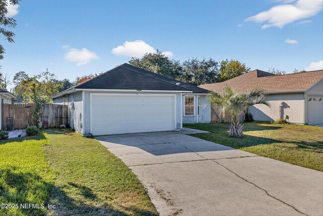 Building Photo - 11170 Wandering Oaks Dr