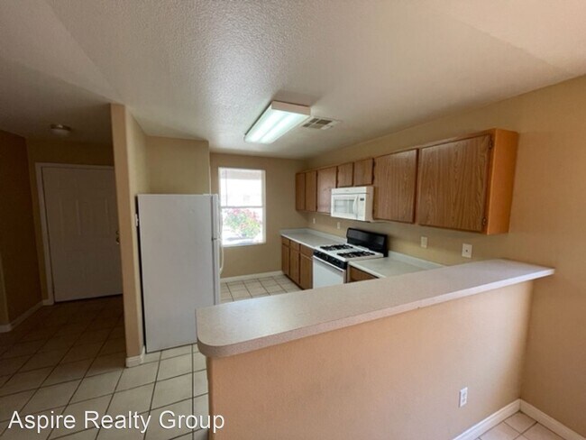 Foto del edificio - 3 br, 2 bath House - 713 Alecandro Daniel Ave