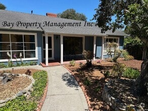 Building Photo - 120 Live Oak Way
