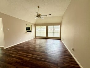 Building Photo - 4006 Hunnington Dr